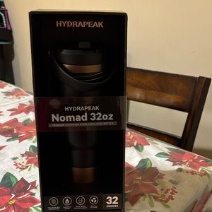 Hydrapeak Nomad 32oz Black and Gold Bottle